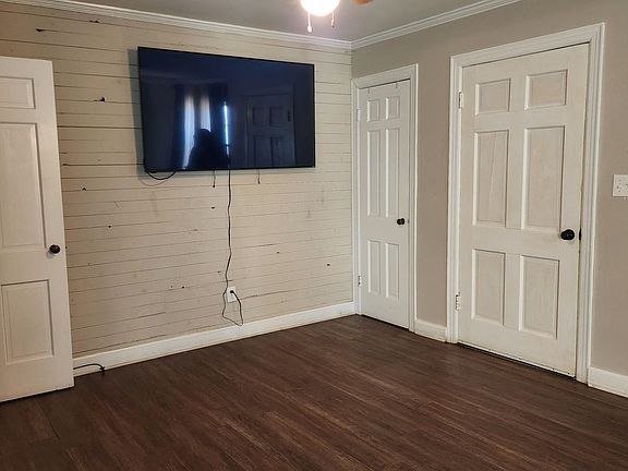 3rd image of 140 Lake Dr