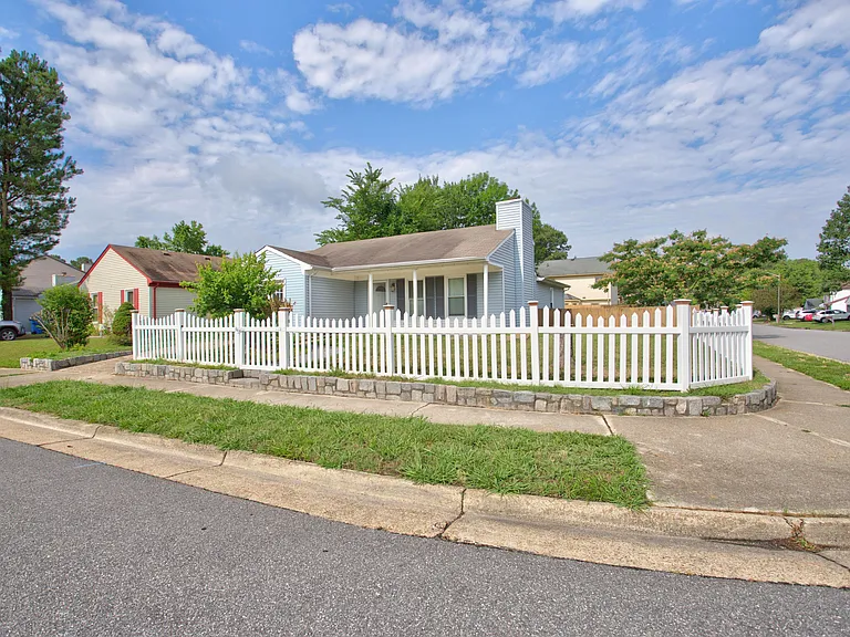 1901 Stillwood Ln — Photo 27
