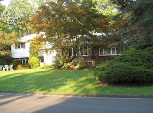 11 Overhill Rd, Monsey, NY 10952