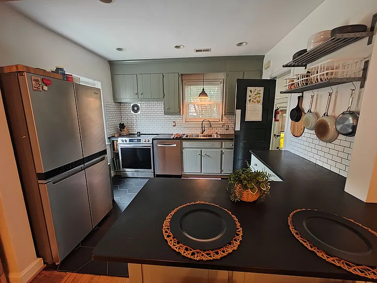 2108 Davenport Ave — Photo 8