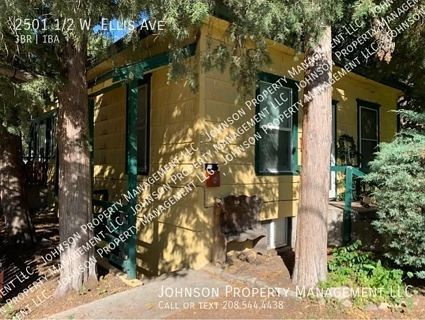 Charming 3-Bedroom North End Duplex. Downstairs property with W/D and lots of privacy! — Photo 2