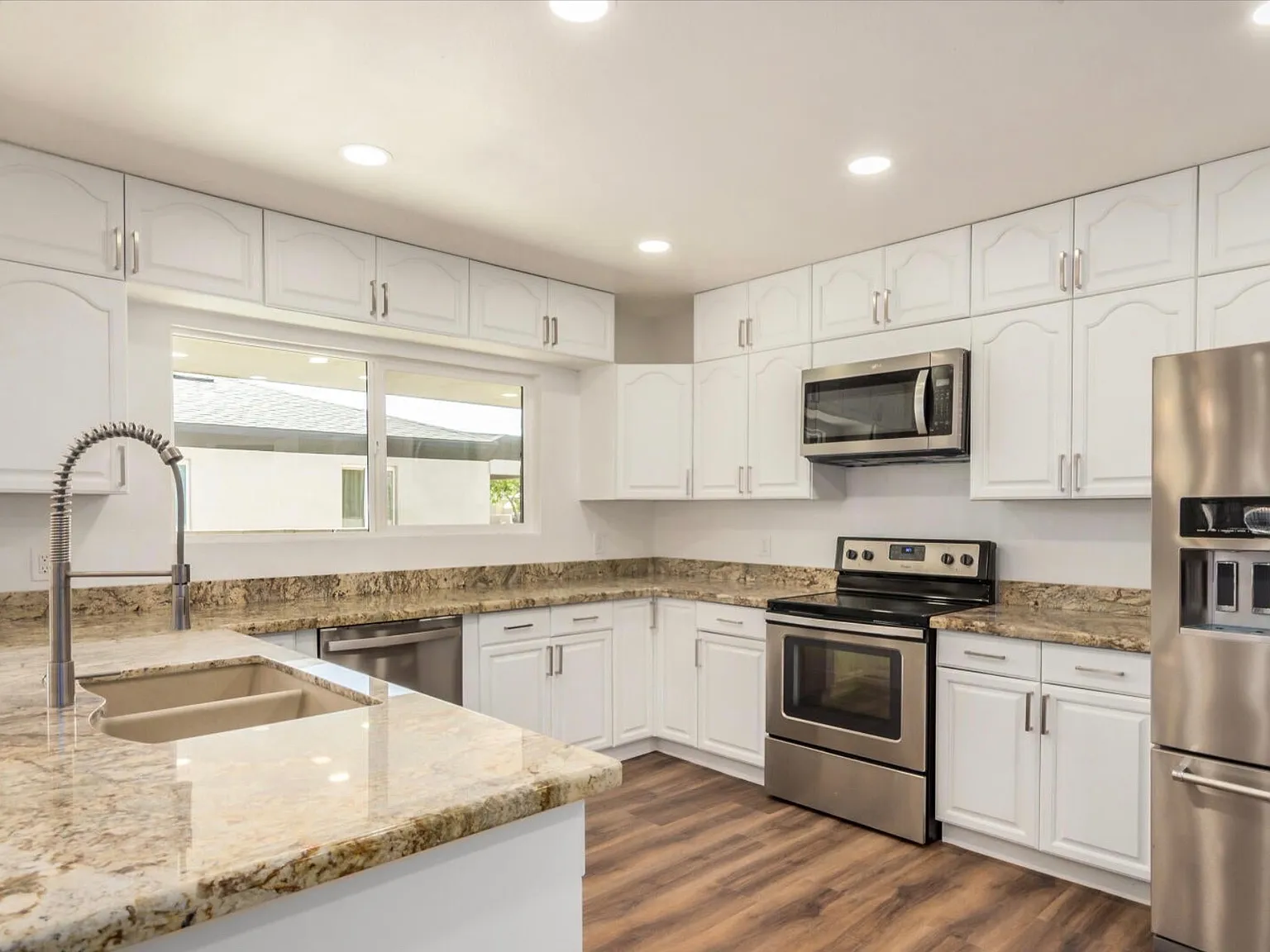 5 bed, 2150 sqft, $2,800 — Photo 1