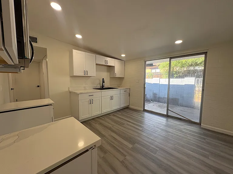 Kitchen - stainless steel appliances being installed before lease