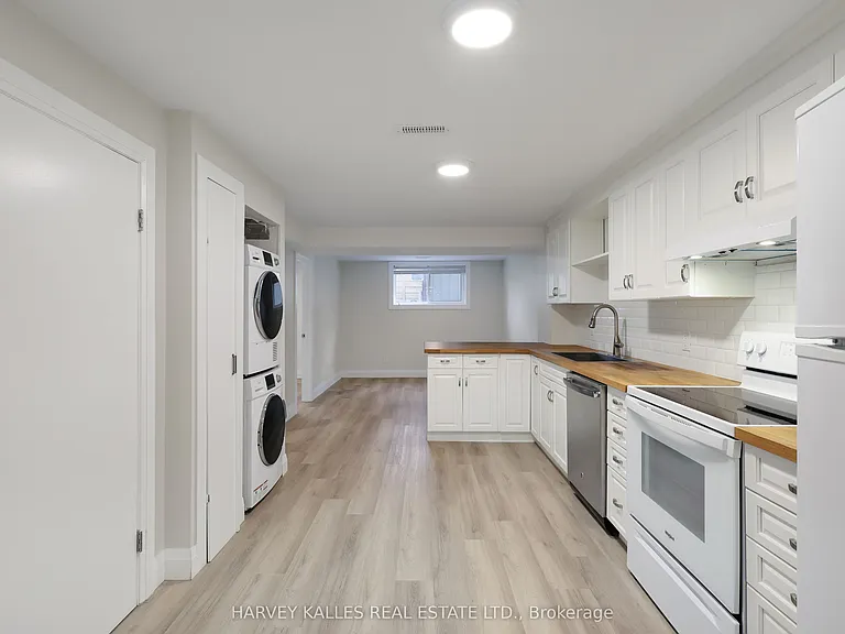 242 Acton Ave #LOWER — Photo 6