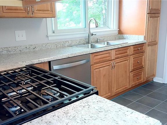 4th image of 38 Crestview Ave