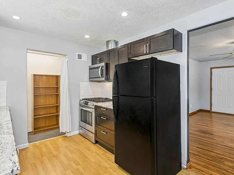 2914 N Clarence Ave — Photo 6