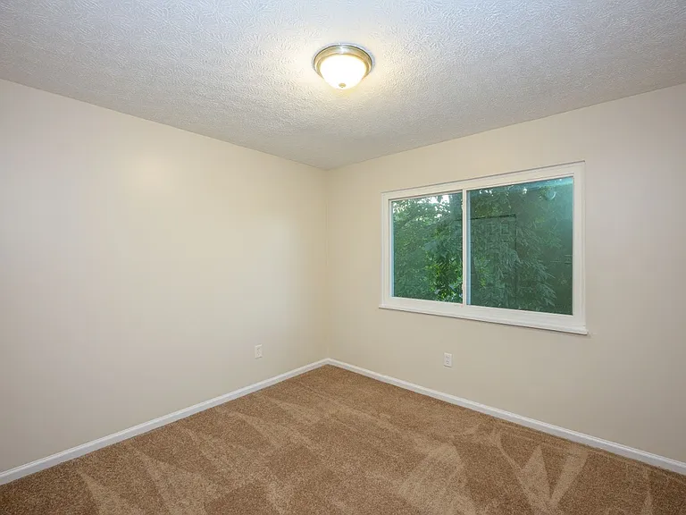 244 Pinewood Dr #4 — Photo 16
