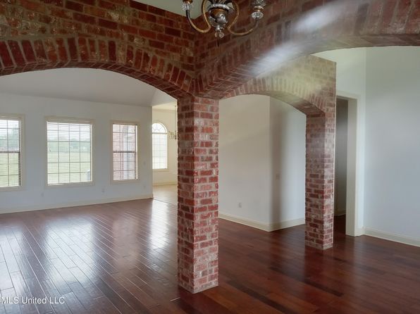 38 3rd St, Cleveland, MS 38732