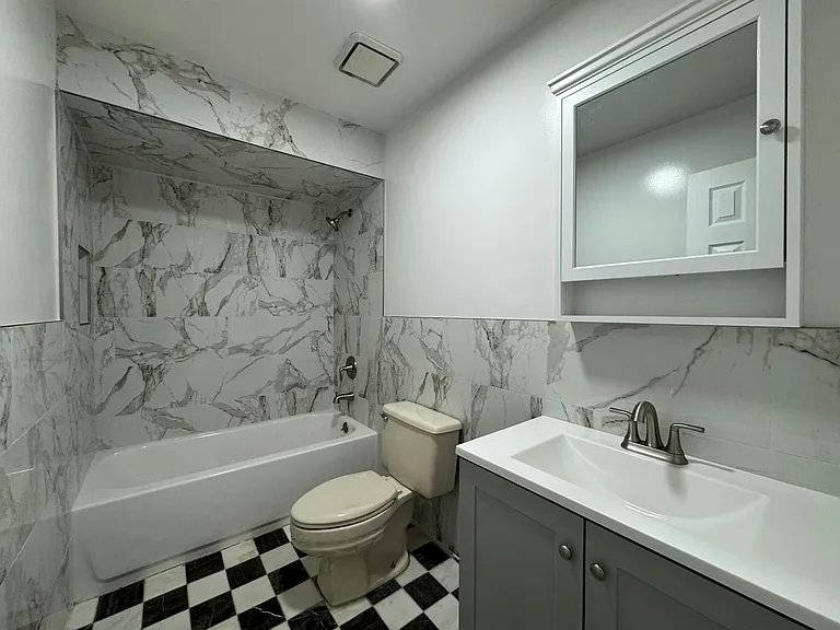 Full Bath with Tub