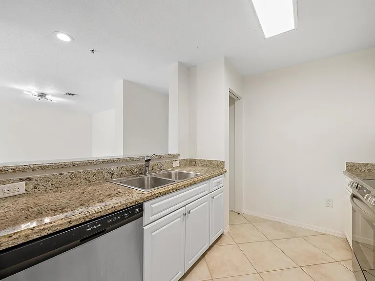 1209 Main St #304 — Photo 4
