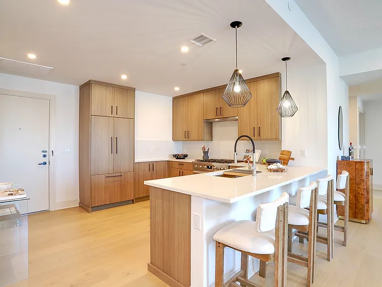 931 Madison St #405 — Photo 6