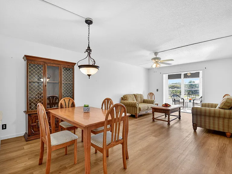 230 NE 26th Ave #302 — Photo 8