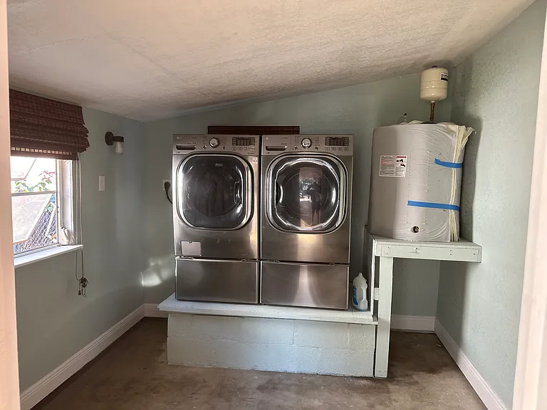 7824 Davis St — Photo 11