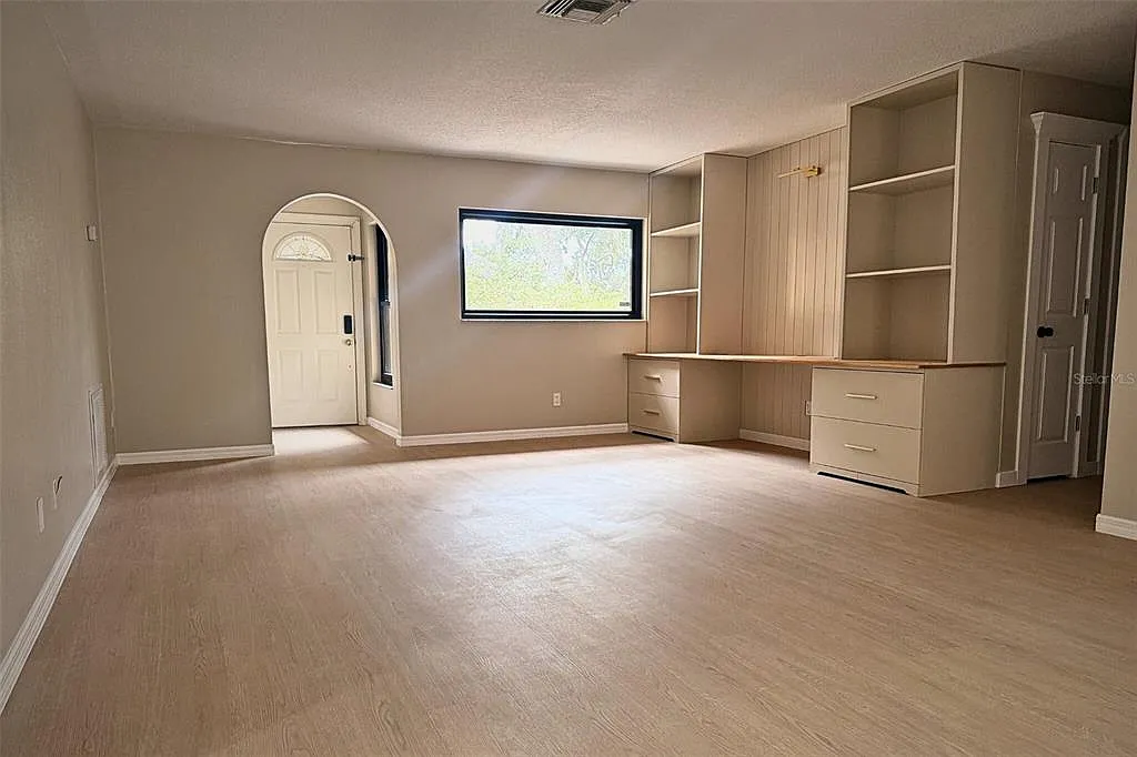 3 bed, 2.5 bath, 2154 sqft, $2,500 — Photo 2