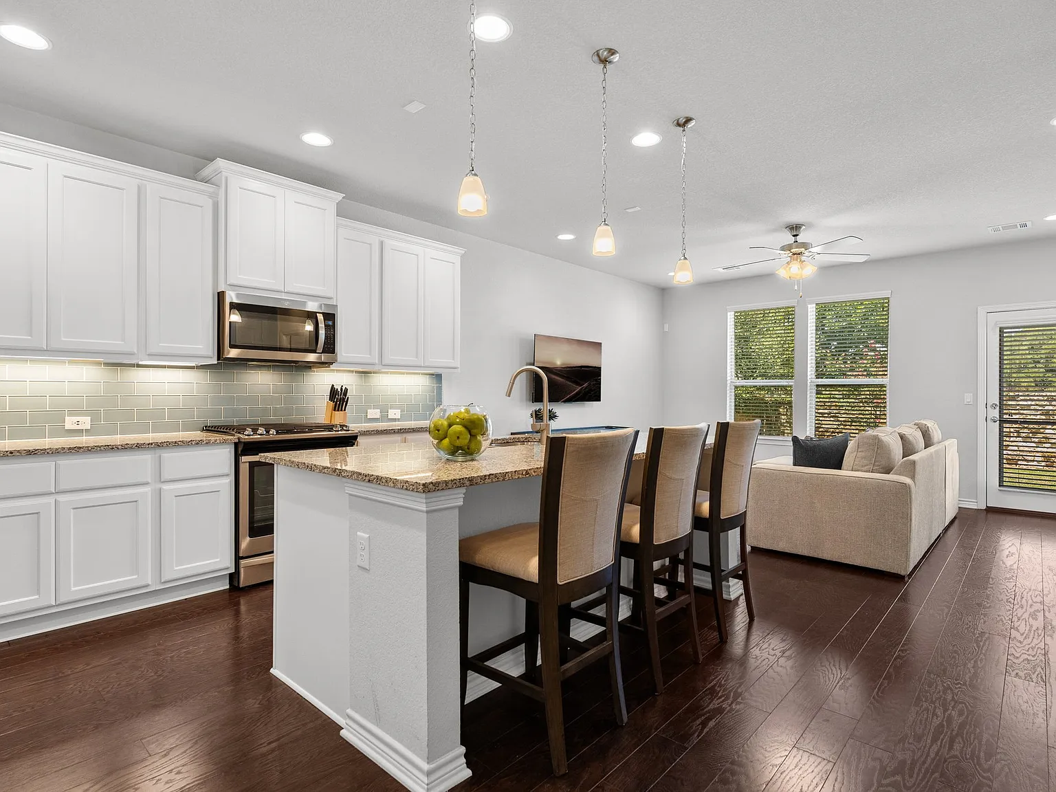 4 bed, 3.5 bath, $5,000 — Photo 2