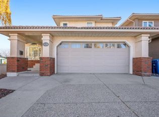 119 Strathdale Close SW, Calgary, AB T3H2K5