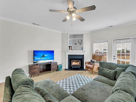 3rd image of 4110 Perrine St