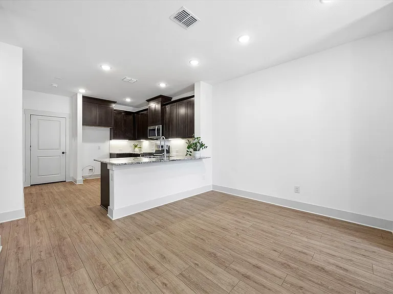 818 Trace Hawk Ln — Photo 4