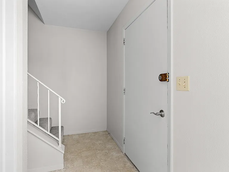 6205-6207 N Northmoor Ct — Photo 18