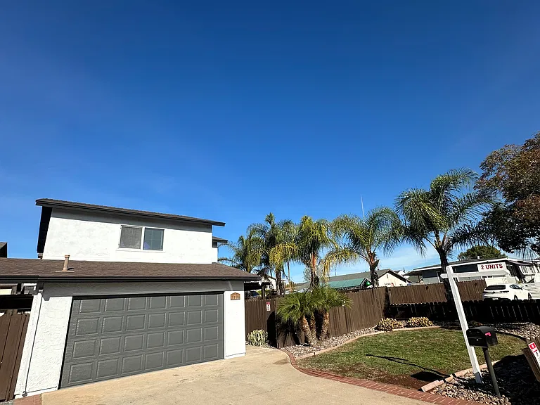 1118 Persimmon Ave — Photo 2
