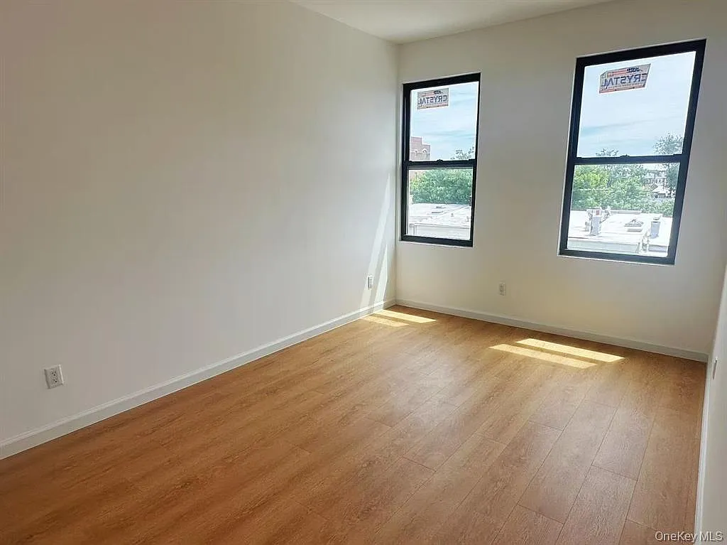 30-87 Steinway Street — Photo 4