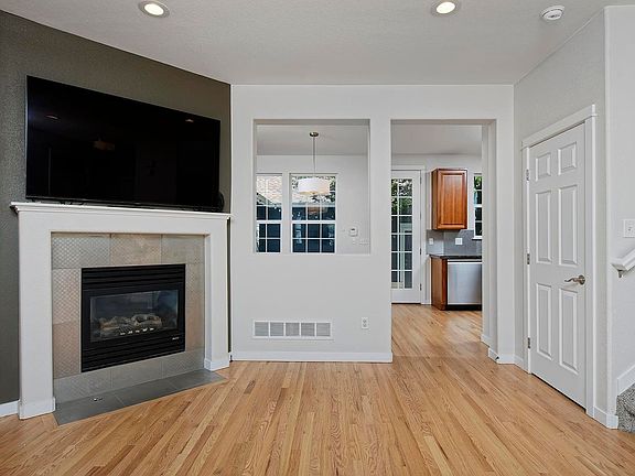 5th image of 262 Casper Dr