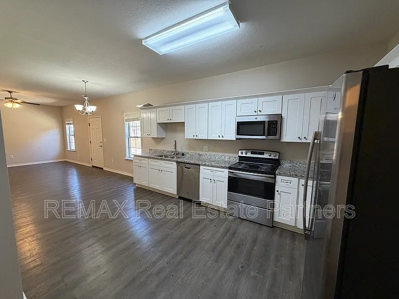 2 bed, 1.5 bath, $1,100 — Photo 4