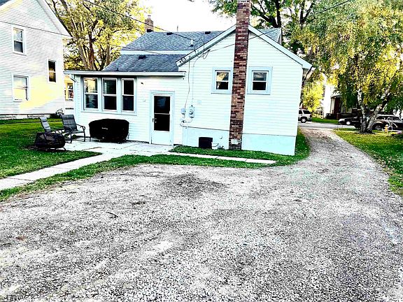 5th image of 421 E 3rd St
