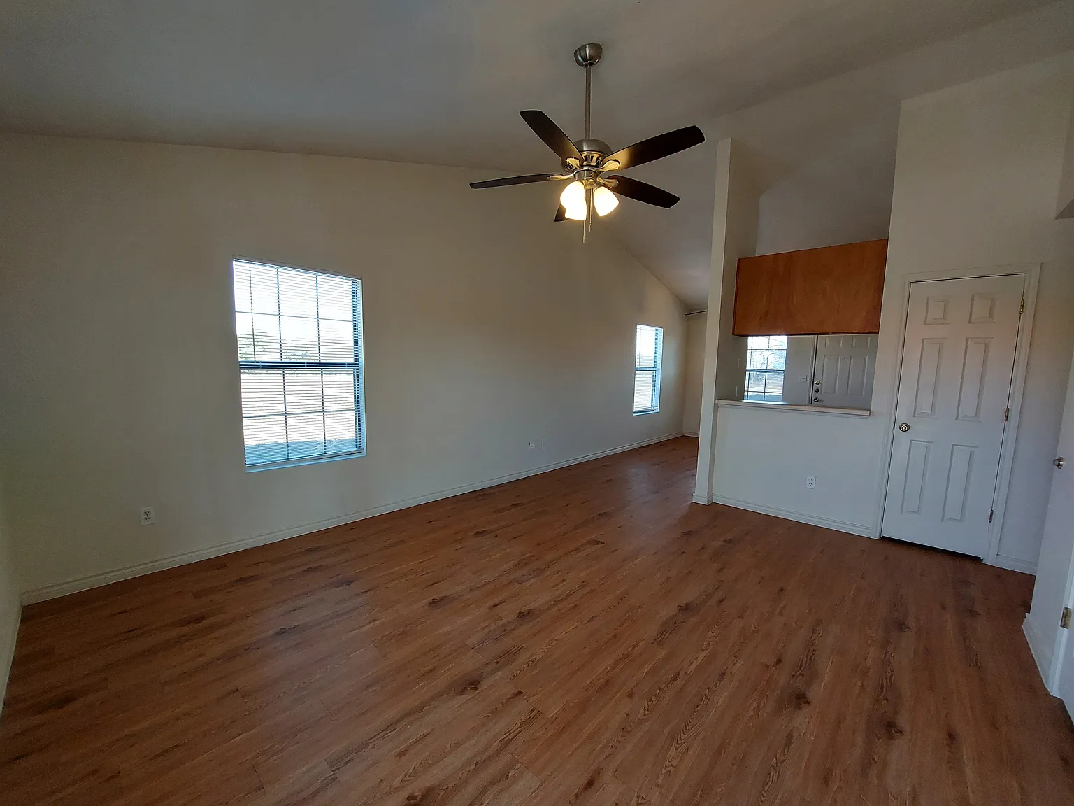 2 bed, 885 sqft, $1,150 — Photo 2