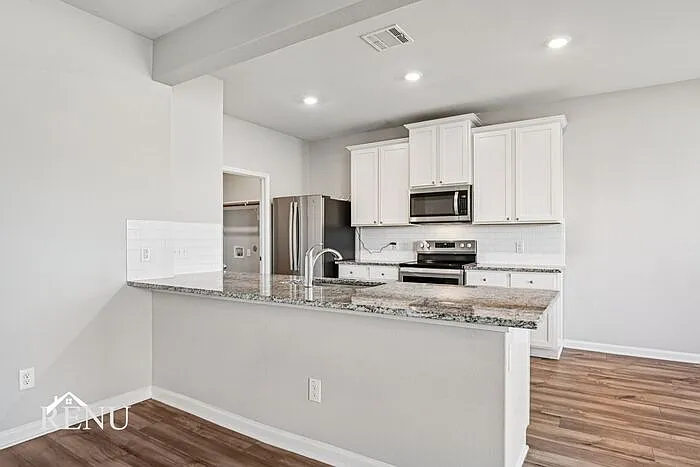 1040 Wheatfield Ln — Photo 5