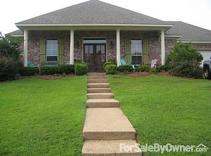 128 Devlin Springs Drive : Southern Style family Home with welcoming front porch.