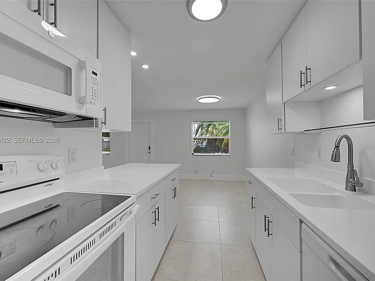 808 SW 12th Ct #808 — Photo 10