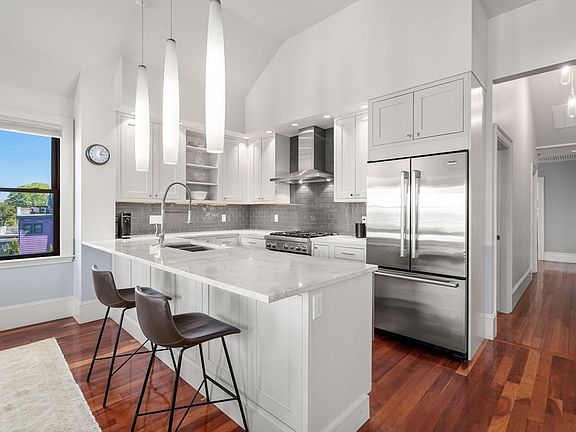 5th image of 60 Sheridan St #3