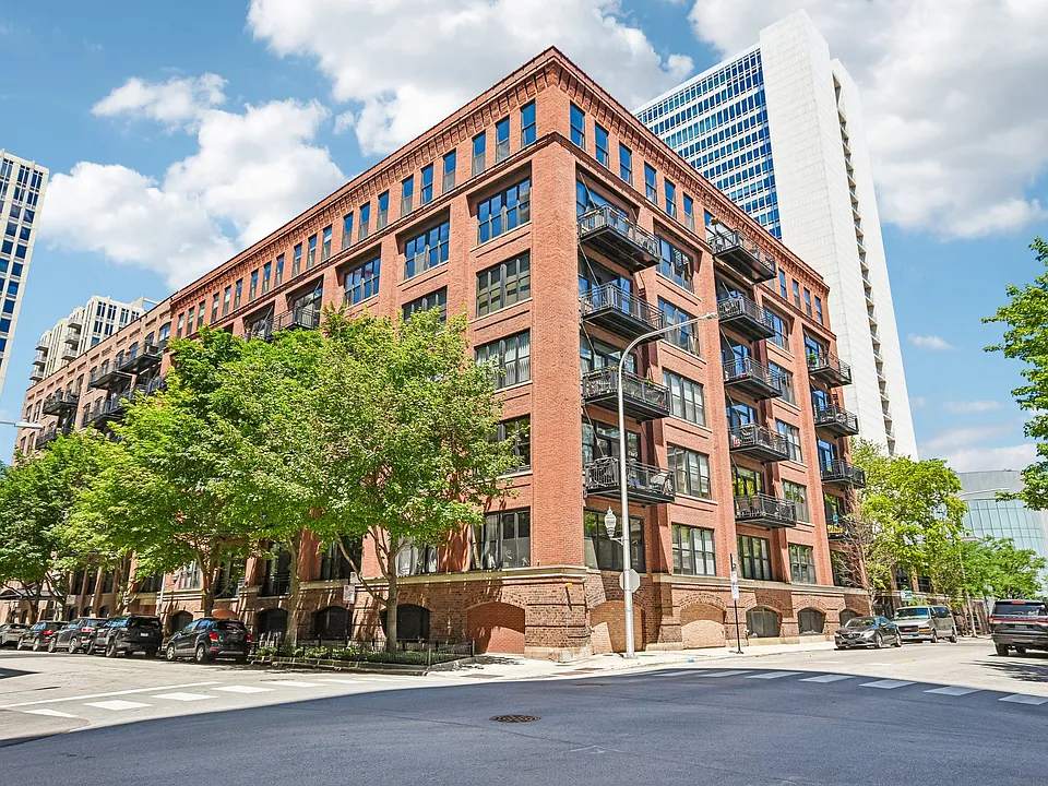 520 W Huron St #414
