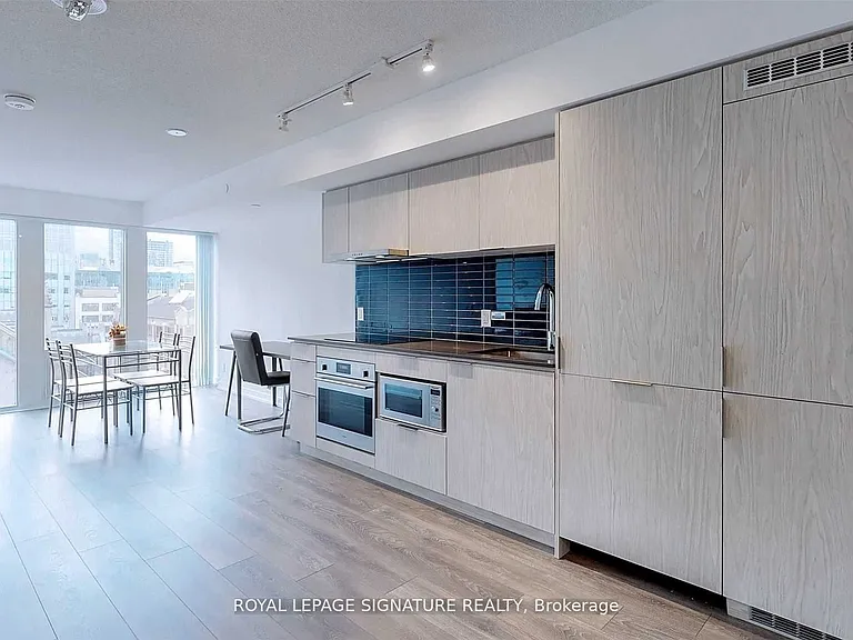 60 Shuter St #807 — Photo 2