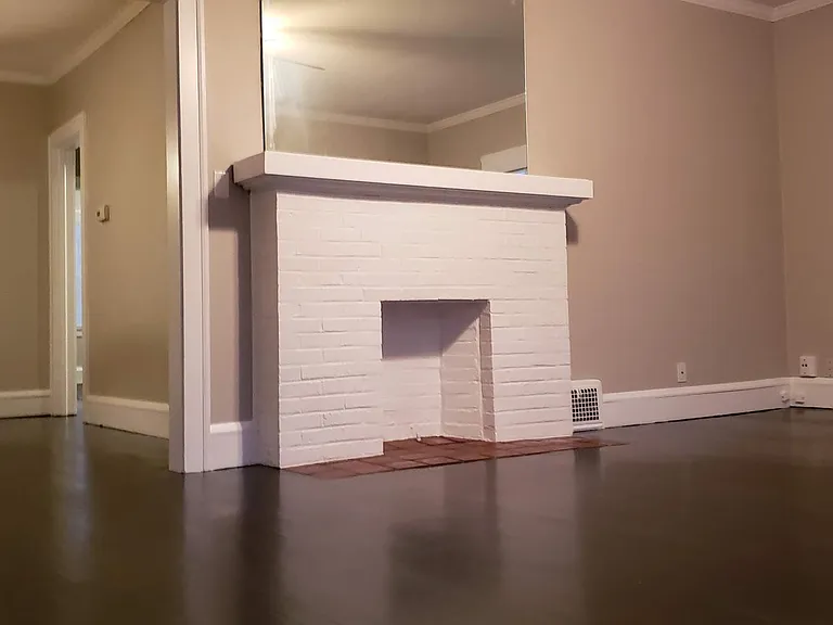 1658 Cordova Ave — Photo 2
