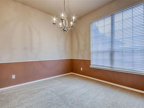 5th image of 308 Lone Oak Dr