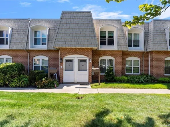 175 Main Avenue #122, Wheatley Heights, NY 11798