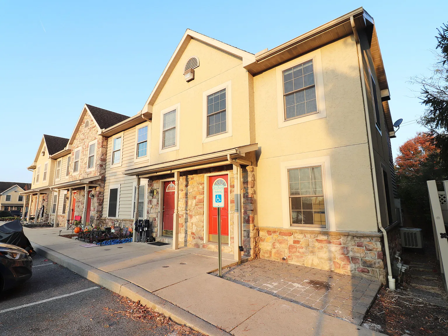 2 bed, 1.5 bath, $1,625 — Photo 1
