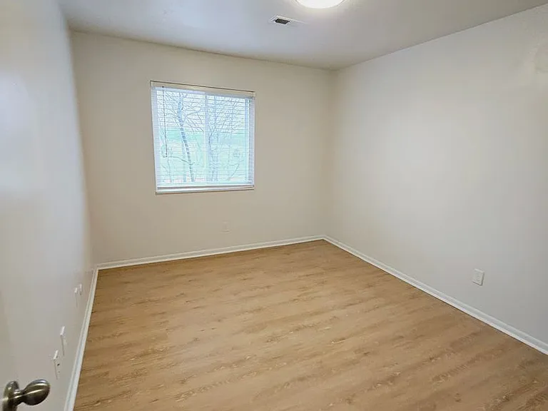 Sugarbush Apartments — Photo 187