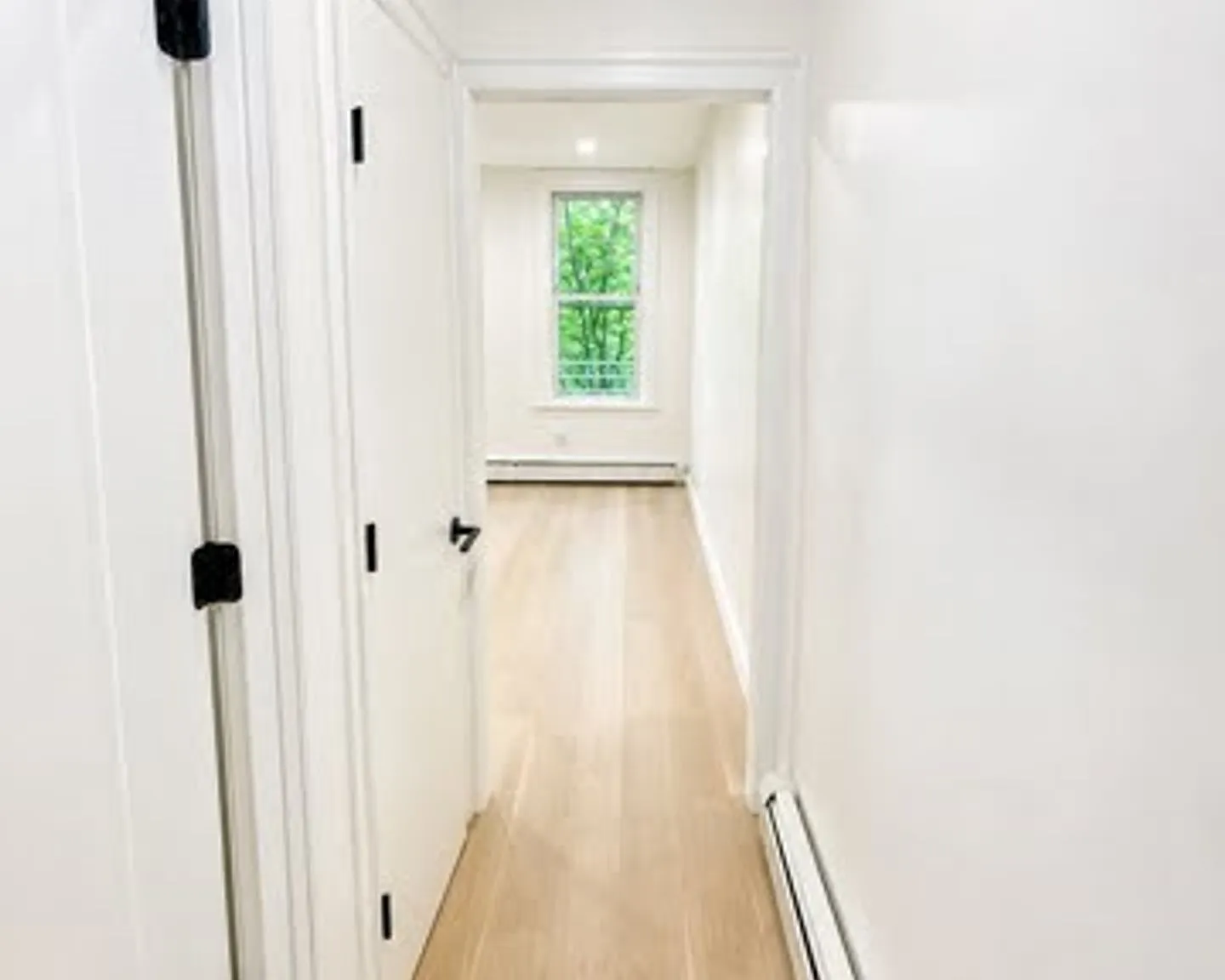 1 Bedroom Apartment Fully Renovated for Rent — Photo 2