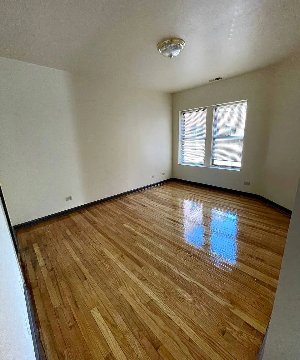8046 S Ingleside — Photo 2