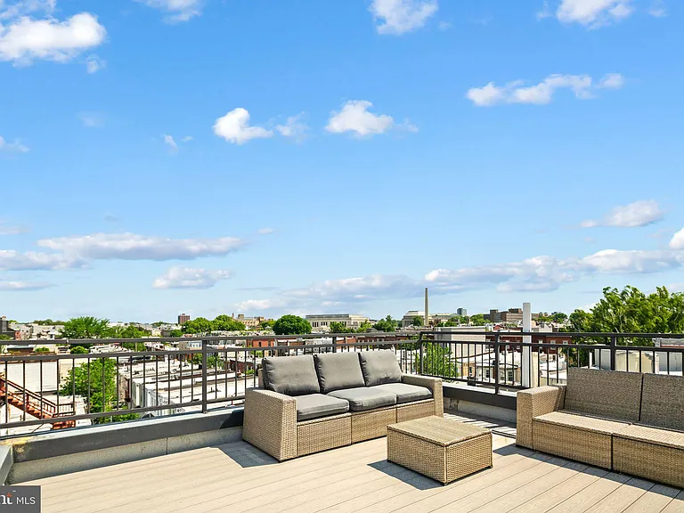 2525 Brown St — Photo 23