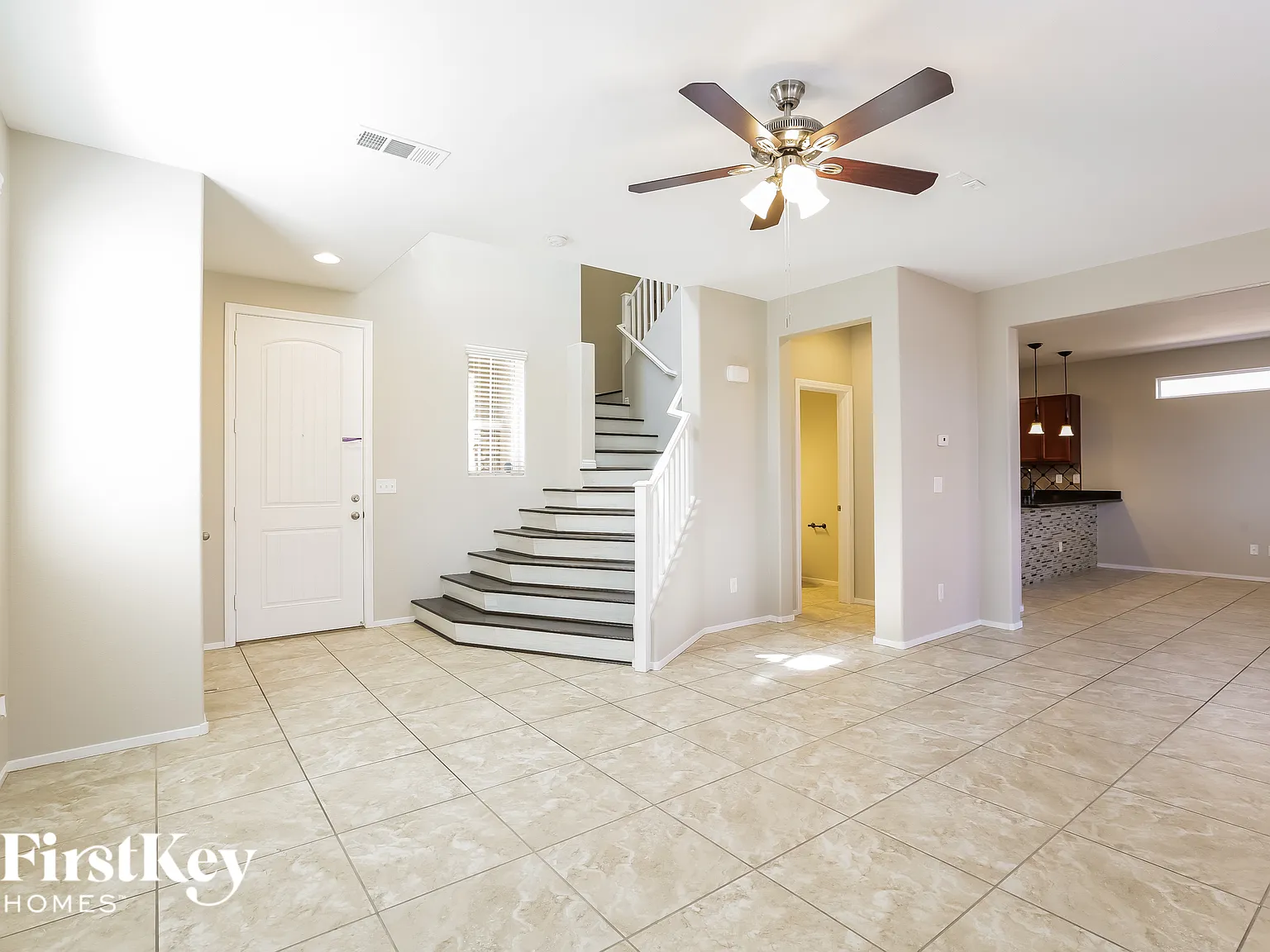 4 bed, 2.5 bath, 1968 sqft, $2,360 — Photo 4