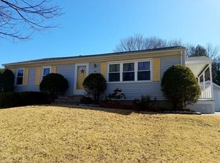 65 Leatherleaf Dr, Springfield, MA 01109