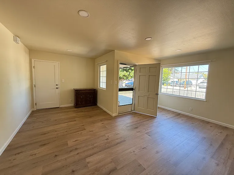 553 Waite Ave — Photo 24