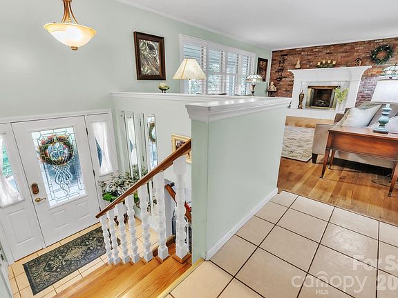 5th image of 219 Raintree Dr