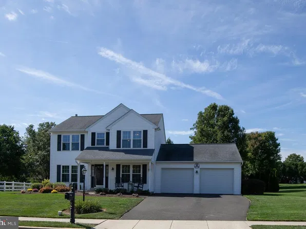 9 Greenleaf Cir, Perkasie, PA 18944