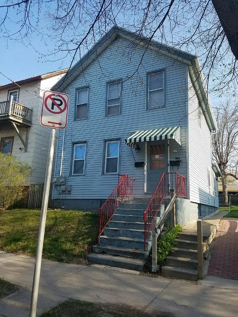 Milwaukee's vibrant Lower East Side Two-Bedroom Home — Photo 1