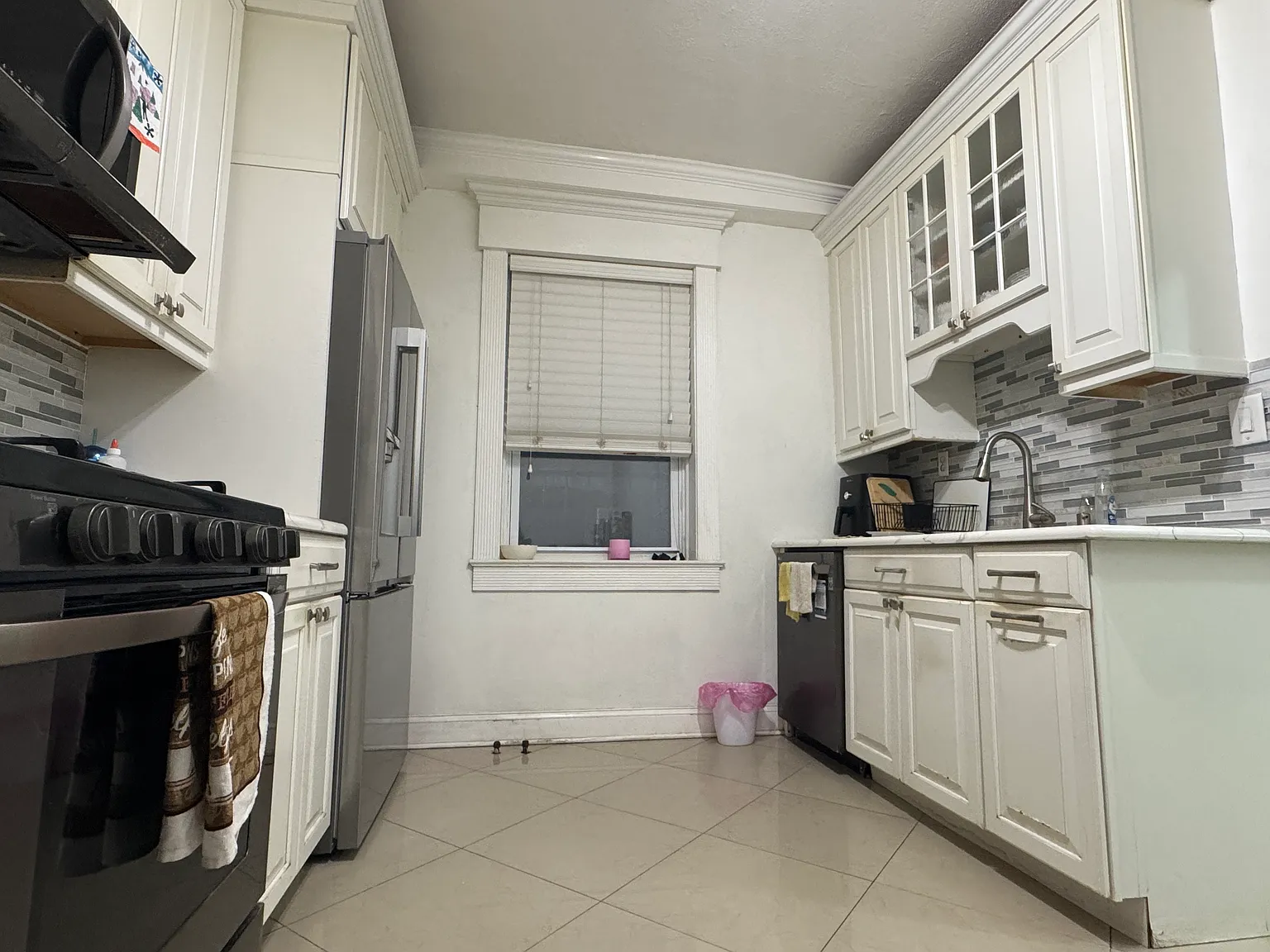 2 bed, 750 sqft, $2,299 — Photo 2